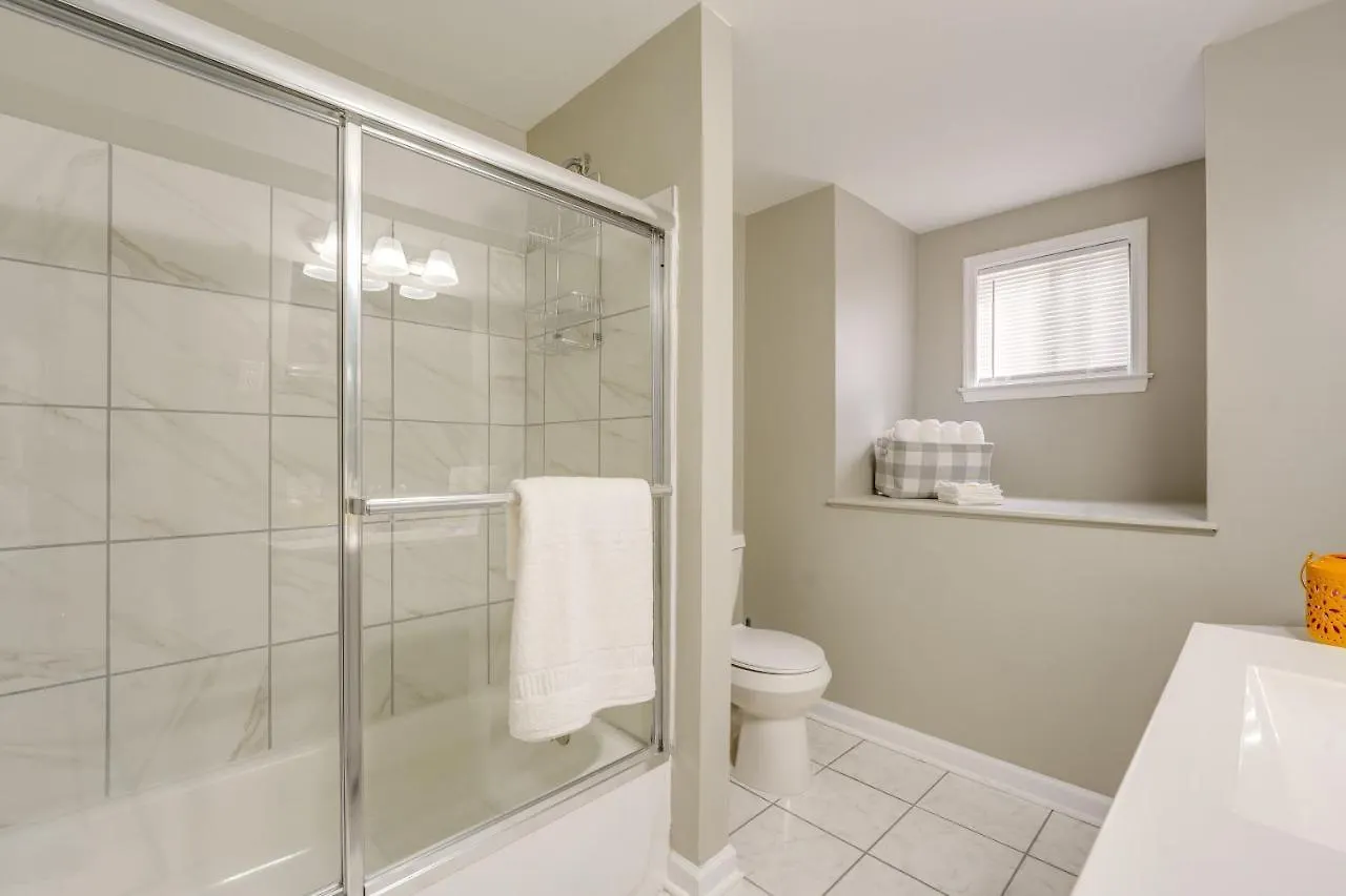 Memphis Vacation Rental - Walk To Graceland! ABD