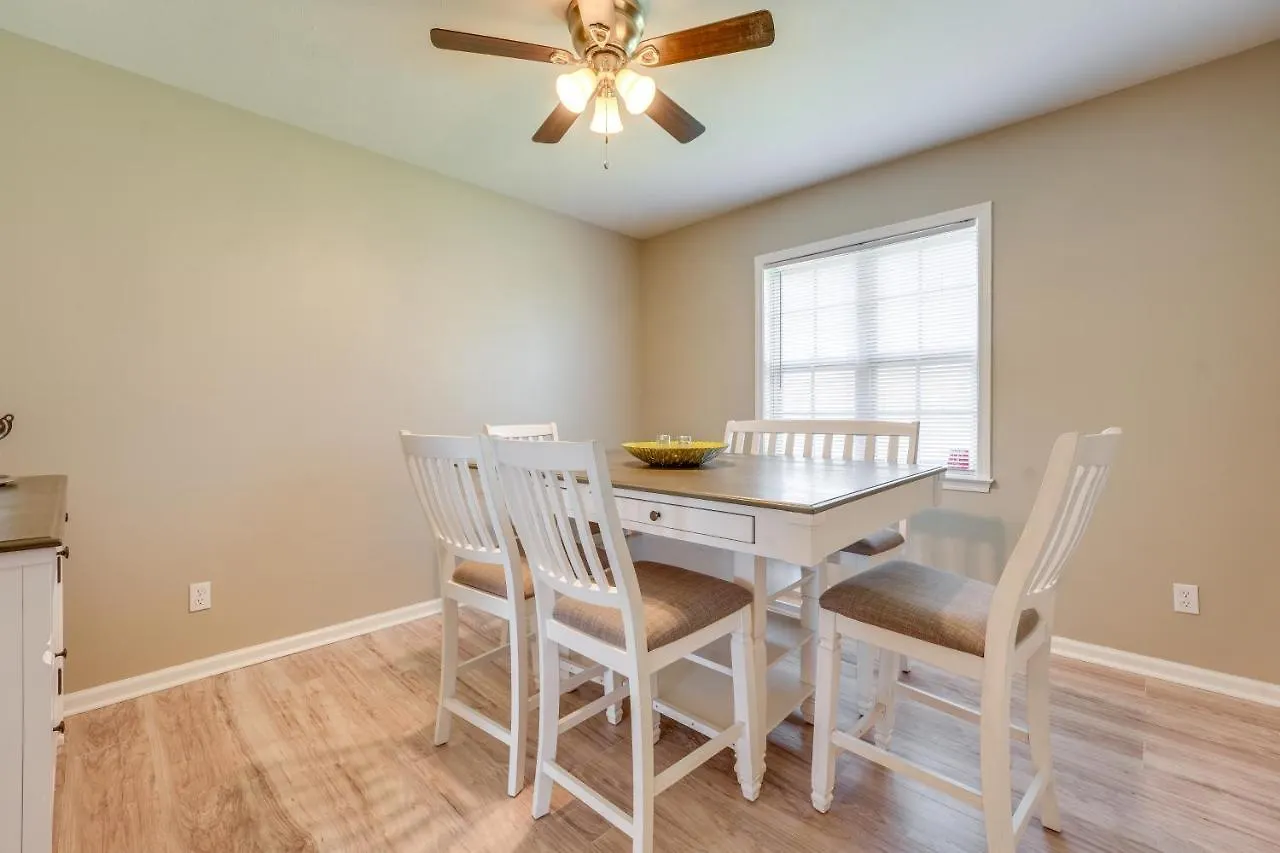 Memphis Vacation Rental - Walk To Graceland! ABD